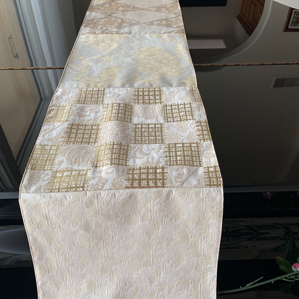 Beautiful table runner